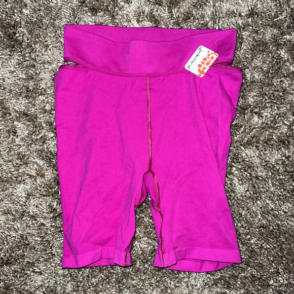 New FP Movement Witness the Fitness Magenta Bike Shorts Size M/L - Picture 3 of 6